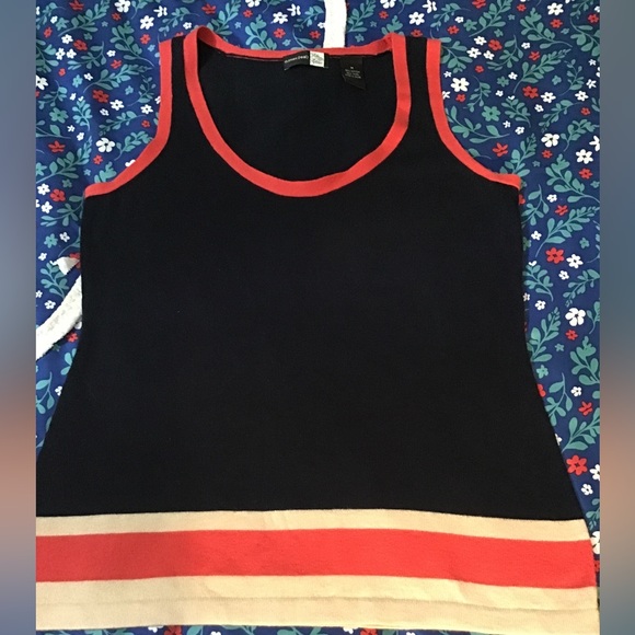 Saks Fifth Avenue Sweaters - Women’s size medium Saks, fifth avenue scoop neck tank top sweater cc